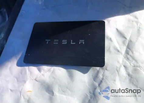 2025 Tesla Model Y Long Range Dual Motor Rear-Wheel Drive z USA, uszkodzony, nr VIN 7SAYGDED4SF277310